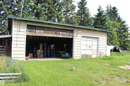 Detached structure with two bay doors and siding exterior - 49480 Rge Rd 41, Rural Leduc County, AB - Outdoor