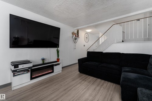 105 Callingwood Two Nw, Edmonton, AB - Indoor Photo Showing Living Room