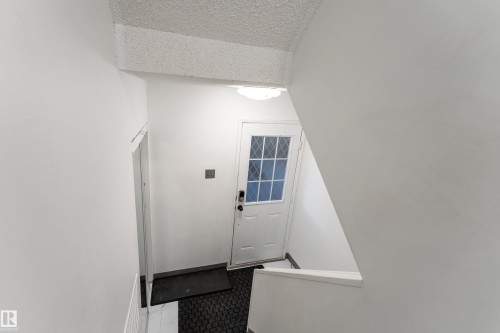 105 Callingwood Two Nw, Edmonton, AB - Indoor Photo Showing Other Room