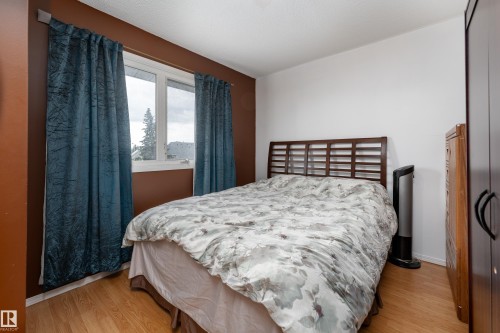 105 Callingwood Two Nw, Edmonton, AB - Indoor Photo Showing Bedroom