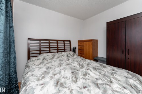 105 Callingwood Two Nw, Edmonton, AB - Indoor Photo Showing Bedroom
