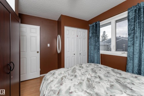 105 Callingwood Two Nw, Edmonton, AB - Indoor Photo Showing Bedroom