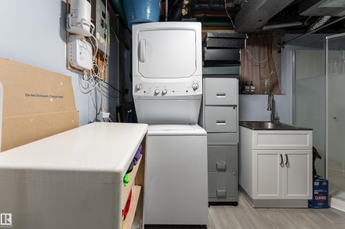 105 Callingwood Two Nw, Edmonton, AB - Indoor Photo Showing Laundry Room