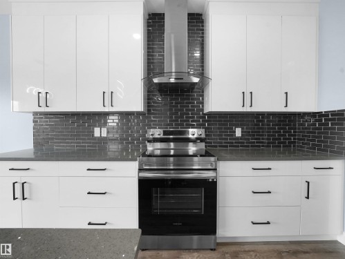 829 Morris Avenue, Leduc, AB - Indoor Photo Showing Kitchen With Upgraded Kitchen