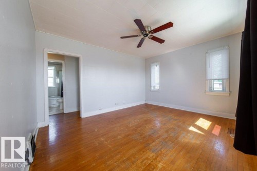 7812 128 Avenue Nw, Edmonton, AB - Indoor Photo Showing Other Room