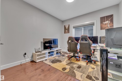 Wood-finish flooring, light grey wall paint, and a window with blinds - 10915 175 Avenue Nw, Edmonton, AB - Indoor
