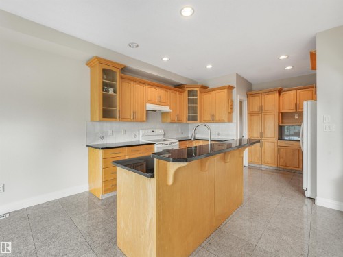 22 Shores Drive, Leduc, AB - Indoor Photo Showing Kitchen