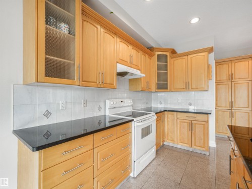 22 Shores Drive, Leduc, AB - Indoor Photo Showing Kitchen