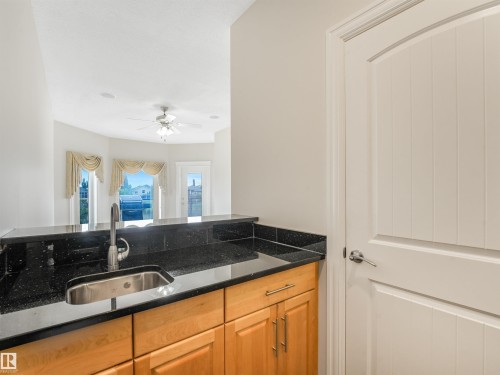22 Shores Drive, Leduc, AB - Indoor Photo Showing Kitchen