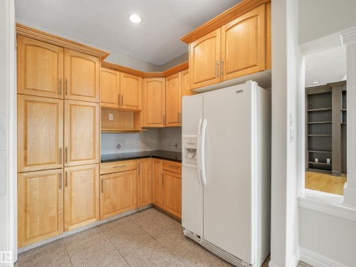 22 Shores Drive, Leduc, AB - Indoor Photo Showing Kitchen