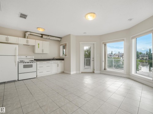 22 Shores Drive, Leduc, AB - Indoor Photo Showing Kitchen