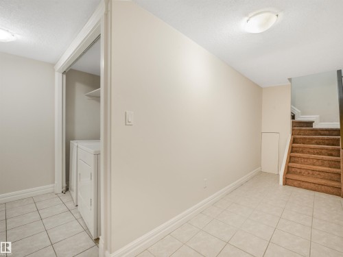 22 Shores Drive, Leduc, AB - Indoor Photo Showing Other Room