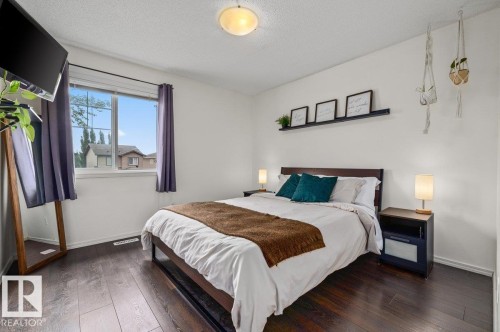 17020 78A Street Nw, Edmonton, AB - Indoor Photo Showing Bedroom
