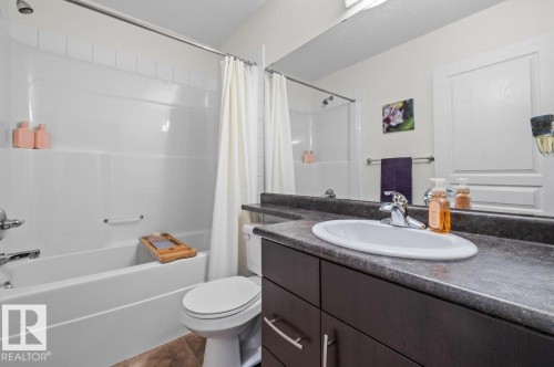 17020 78A Street Nw, Edmonton, AB - Indoor Photo Showing Bathroom