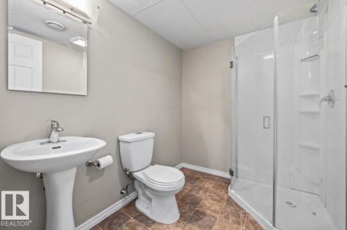 17020 78A Street Nw, Edmonton, AB - Indoor Photo Showing Bathroom