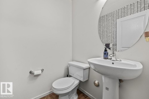 17020 78A Street Nw, Edmonton, AB - Indoor Photo Showing Bathroom
