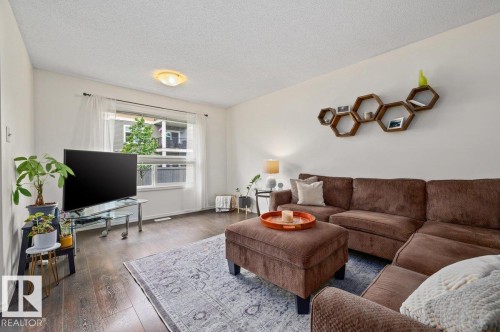 17020 78A Street Nw, Edmonton, AB - Indoor Photo Showing Living Room