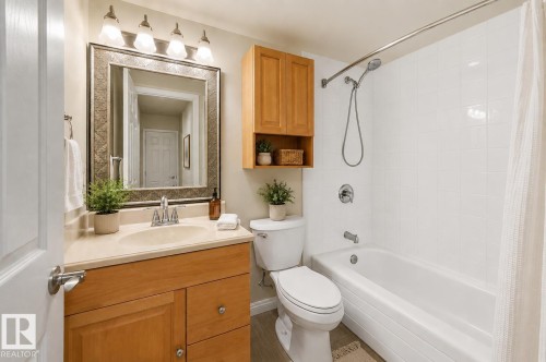 #107 10138 116 St Nw, Edmonton, AB - Indoor Photo Showing Bathroom