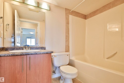 #213 6925 199 St Nw, Edmonton, AB - Indoor Photo Showing Bathroom