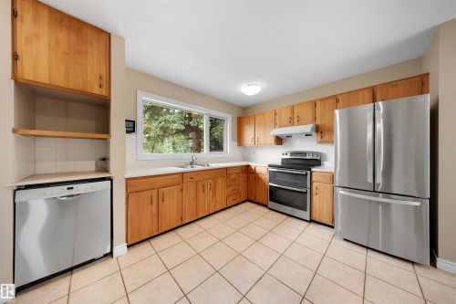 4139 122 Street Nw, Edmonton, AB - Indoor Photo Showing Kitchen