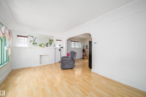 11604 97 Street Nw, Edmonton, AB - Indoor