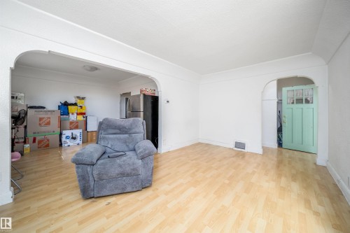 11604 97 Street Nw, Edmonton, AB - Indoor