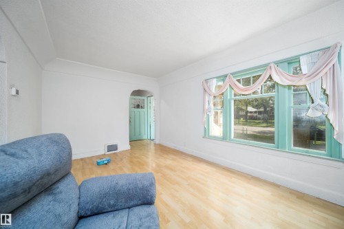 11604 97 Street Nw, Edmonton, AB - Indoor