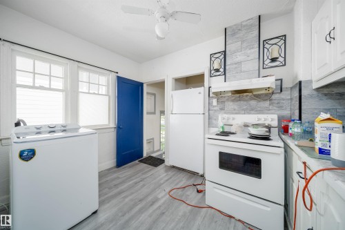 11604 97 Street Nw, Edmonton, AB - Indoor Photo Showing Kitchen