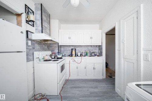 11604 97 Street Nw, Edmonton, AB - Indoor Photo Showing Kitchen