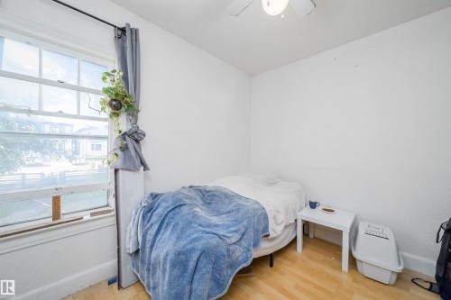 11604 97 Street Nw, Edmonton, AB - Indoor Photo Showing Bedroom