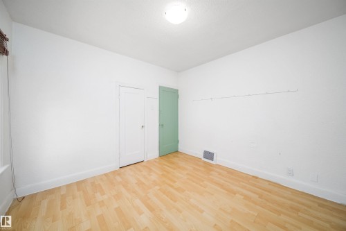 11604 97 Street Nw, Edmonton, AB - Indoor Photo Showing Other Room