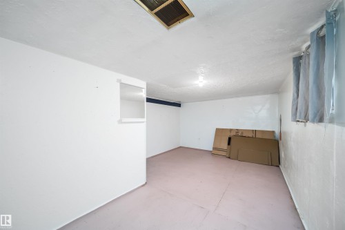 11604 97 Street Nw, Edmonton, AB - Indoor