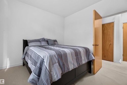 13842 Ravine Drive Nw, Edmonton, AB - Indoor Photo Showing Bedroom