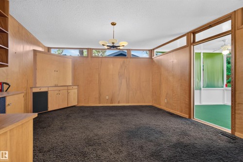 13842 Ravine Drive Nw, Edmonton, AB - Indoor Photo Showing Other Room