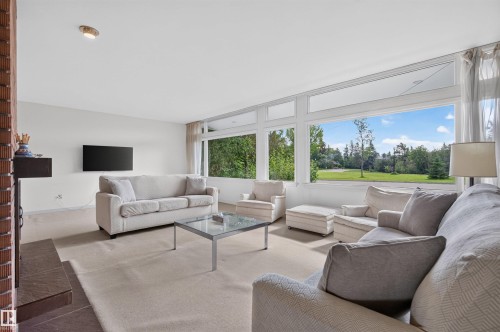 13842 Ravine Drive Nw, Edmonton, AB - Indoor Photo Showing Living Room