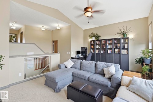5420 162B Avenue Nw, Edmonton, AB - Indoor Photo Showing Living Room