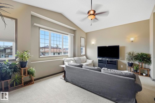 5420 162B Avenue Nw, Edmonton, AB - Indoor Photo Showing Living Room