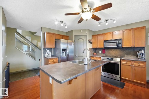 5420 162B Avenue Nw, Edmonton, AB - Indoor Photo Showing Kitchen With Double Sink