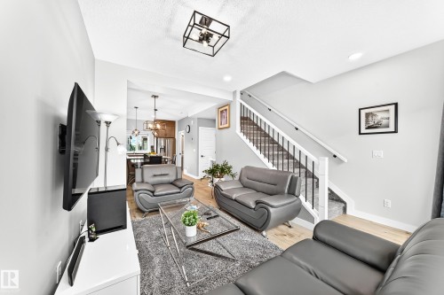 #15 6214 Cartmell Ct Sw, Edmonton, AB - Indoor Photo Showing Living Room