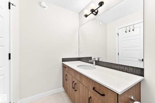 #15 6214 Cartmell Ct Sw, Edmonton, AB - Indoor Photo Showing Bathroom
