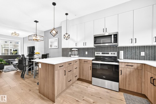 #15 6214 Cartmell Ct Sw, Edmonton, AB - Indoor Photo Showing Kitchen With Upgraded Kitchen