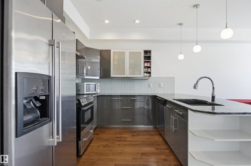 10806 83 Avenue Nw, Edmonton, AB - Indoor Photo Showing Kitchen With Stainless Steel Kitchen With Upgraded Kitchen