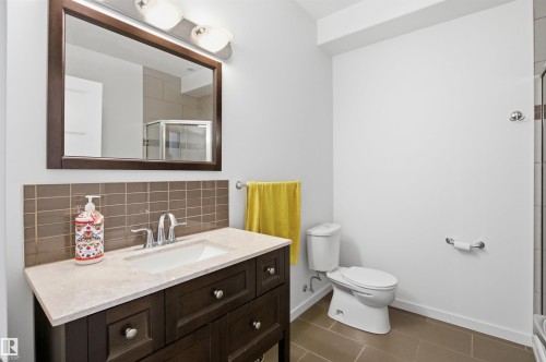 10806 83 Avenue Nw, Edmonton, AB - Indoor Photo Showing Bathroom