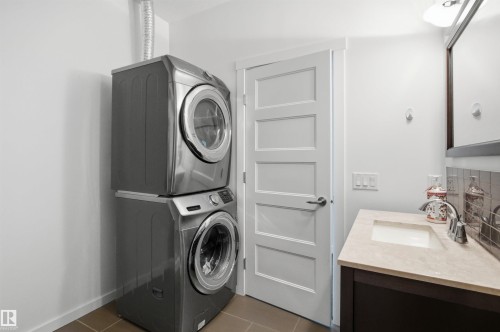 10806 83 Avenue Nw, Edmonton, AB - Indoor Photo Showing Laundry Room