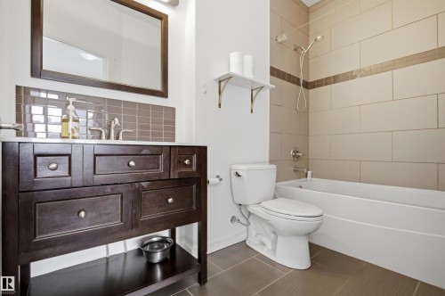 10806 83 Avenue Nw, Edmonton, AB - Indoor Photo Showing Bathroom