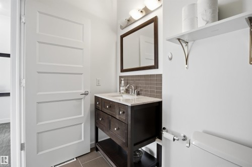 10806 83 Avenue Nw, Edmonton, AB - Indoor