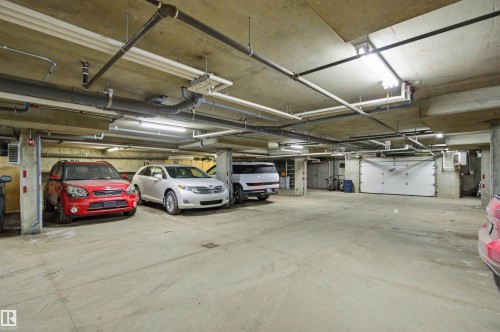 10806 83 Avenue Nw, Edmonton, AB - Indoor Photo Showing Garage