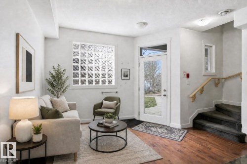 10806 83 Avenue Nw, Edmonton, AB - Indoor Photo Showing Living Room