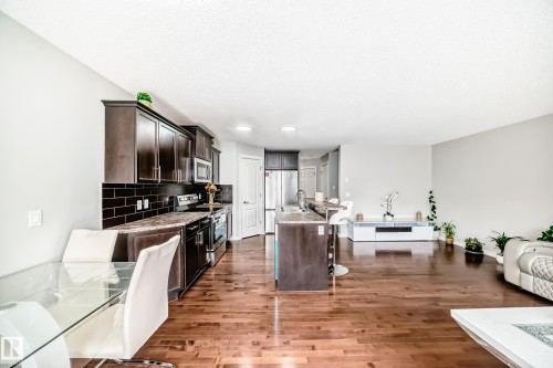6419 18 Avenue Sw, Edmonton, AB - Indoor
