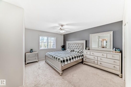 6419 18 Avenue Sw, Edmonton, AB - Indoor Photo Showing Bedroom